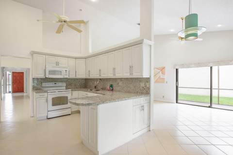 7003 Golf Pointe Circle, Tamarac FL - photo 14 of 55