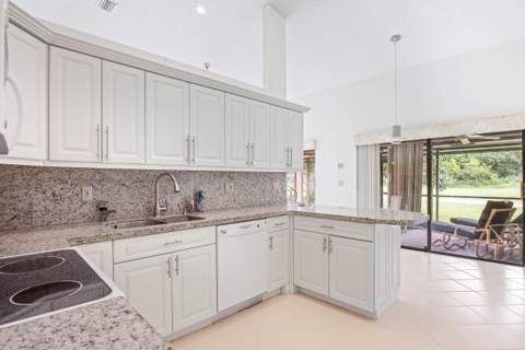 7003 Golf Pointe Circle, Tamarac FL - photo 15 of 55