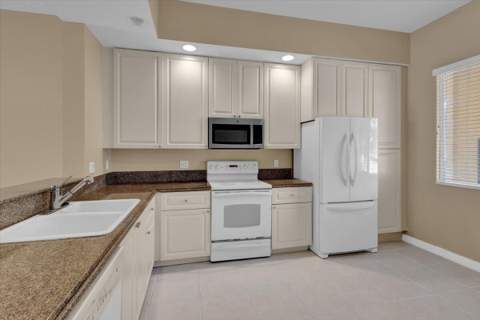 5 Harbour Isle Drive #103 Garage option, Fort Pierce FL - photo 12 of 34