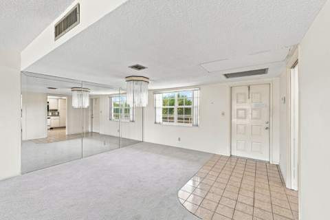 555 Oaks Lane #303, Pompano Beach FL - photo 6 of 51
