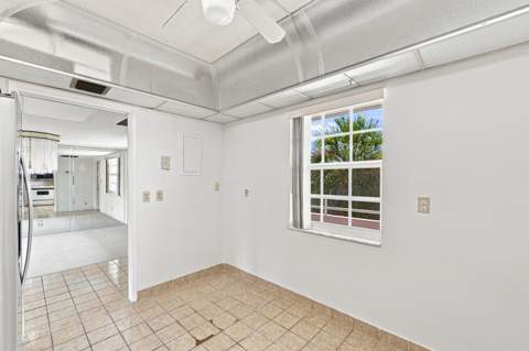 555 Oaks Lane #303, Pompano Beach FL - photo 11 of 51