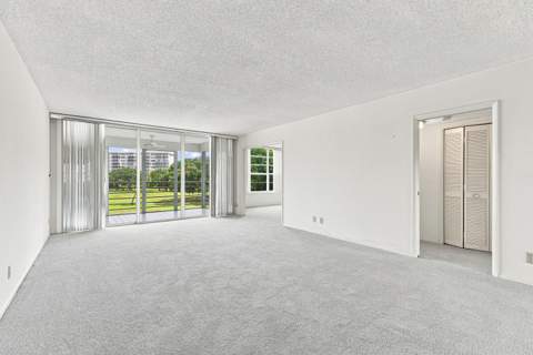 555 Oaks Lane #303, Pompano Beach FL - photo 12 of 51