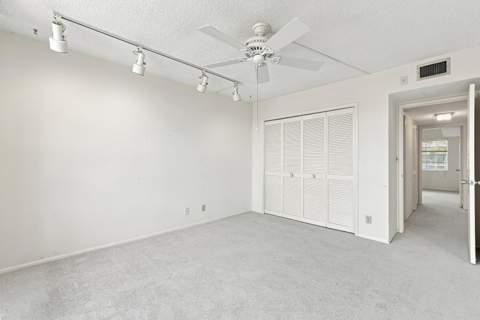 555 Oaks Lane #303, Pompano Beach FL - photo 17 of 51