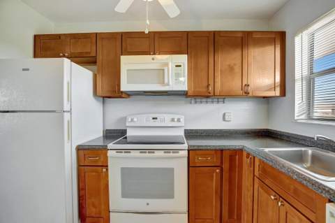 8225 Sunrise Lakes Boulevard #303, Sunrise FL - photo 12 of 36