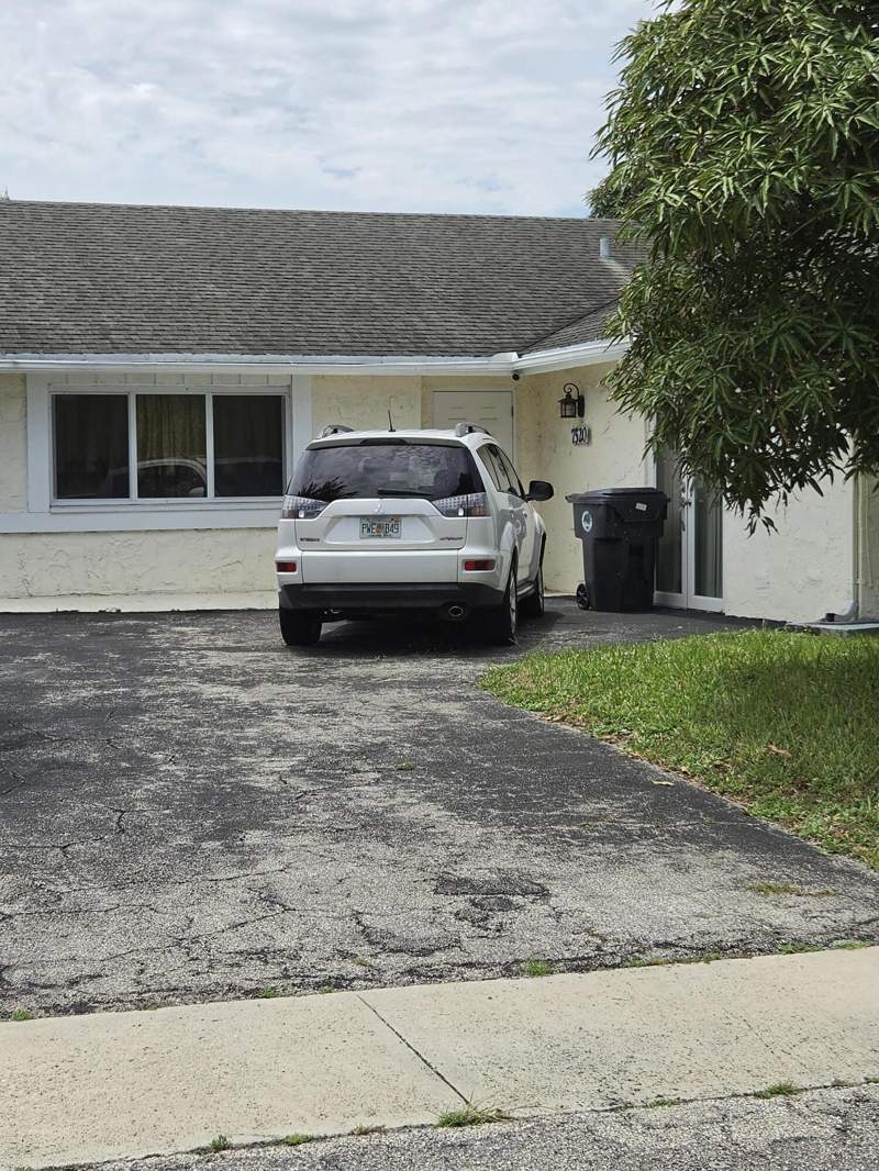 4 bedroom Single Family Residence at 7520 SW 6th Court, Lauderdale North Park Section 6, North Lauderdale — photo 2