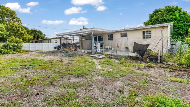 2 bedroom Single Family Residence at 1048 WHITAKER Road, WHITAKERS ADD, Belle Glade — photo 1