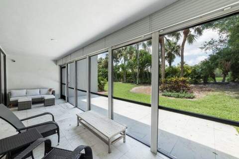 2517 Presidential Way #B, West Palm Beach FL - photo 10 of 49