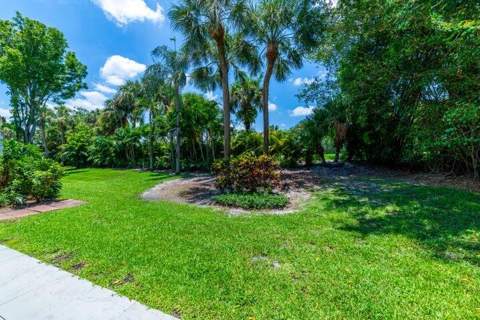 2517 Presidential Way #B, West Palm Beach FL - photo 13 of 49