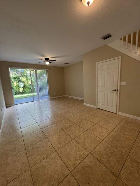 1992 Alamanda Way, Riviera Beach FL - photo 7 of 14