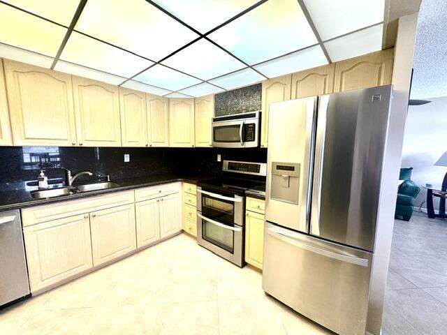 2 bedroom Condominium at 1049 Lincoln C, Century Village, Boca Raton — photo 5