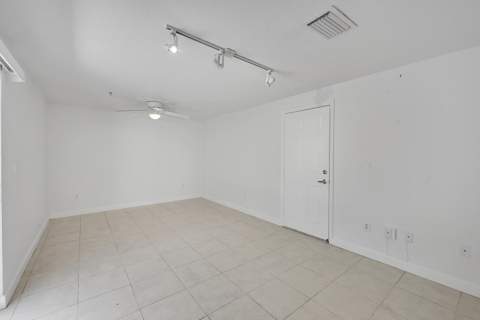 453 NE 1st Street, Pompano Beach FL - photo 7 of 62