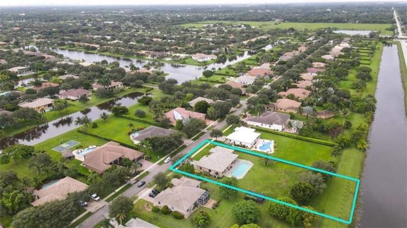 5 bedroom Single Family Residence at 4053 SW 141st Avenue, Imagination Farms East, Davie — photo 2