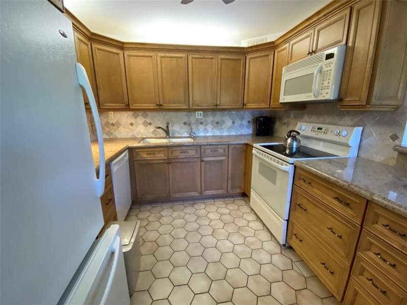 2 bedroom Condominium at 327 Richmond C #327, Richmond C Condo, Deerfield Beach — photo 4