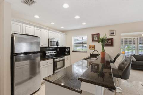 1172 S Drive Circle #B, Delray Beach FL - photo 6 of 22