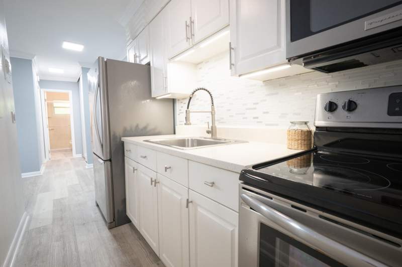 1 bedroom Condominium at 2621 Grant Street #10A, Crystal Court No 4 Condominium, Hollywood — photo 4