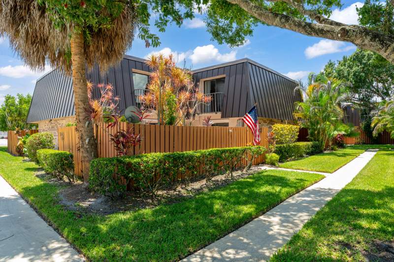 2 bedroom Townhouse at 5684 SE Windsong Lane, Emerald Lakes, Stuart — photo 2