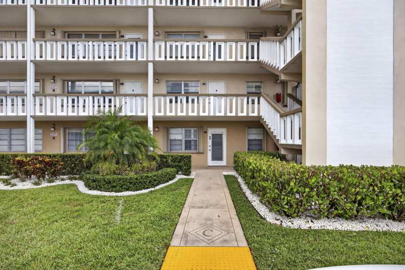 1 bedroom Condominium at 456 Southampton C, Southampton Condo A,B,C, West Palm Beach — photo 1