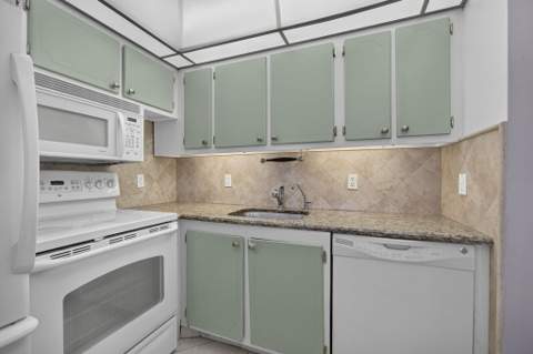 456 Southampton C, West Palm Beach FL - photo 8 of 38