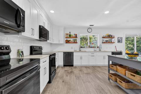 9404 NW 37th Court, Coral Springs FL - photo 7 of 40