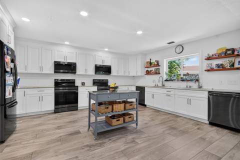 9404 NW 37th Court, Coral Springs FL - photo 6 of 40