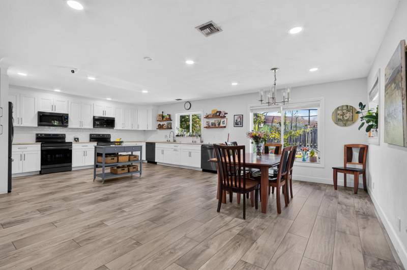4 bedroom Single Family Residence at 9404 NW 37th Court, Broken Woods Estates, Coral Springs — photo 3