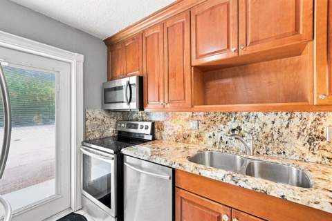 1040 SE 4th Avenue #135, Deerfield Beach FL - photo 6 of 28