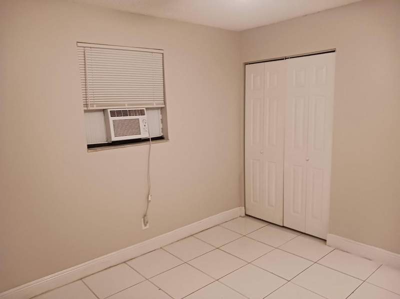 2 bedroom Single Family Residence at 708 NW 6th Street, West Harlem 21-26 B, Hallandale Beach — photo 5