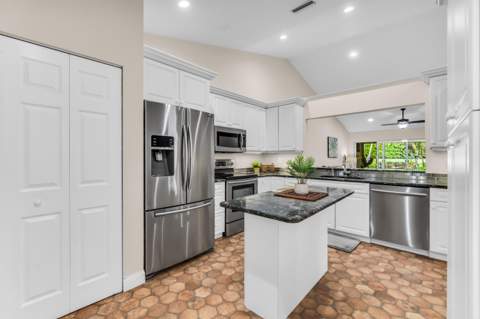 7943 Lake Sands Drive, Delray Beach FL - photo 7 of 40