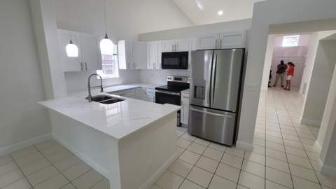 7570 Diamond Pointe Circle, Delray Beach FL - photo 7 of 29