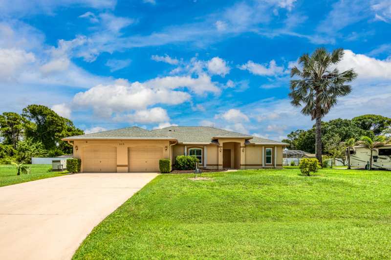 3 bedroom Single Family Residence at 649 NE Horizon Lane, Port St Lucie Section 26, Port St. Lucie — photo 1