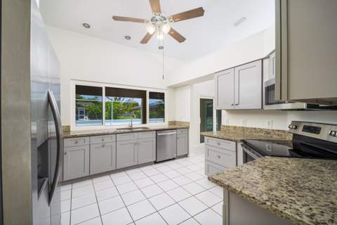 649 NE Horizon Lane, Port St. Lucie FL - photo 10 of 31