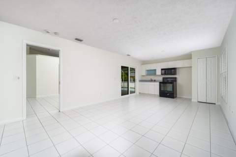 649 NE Horizon Lane, Port St. Lucie FL - photo 17 of 31