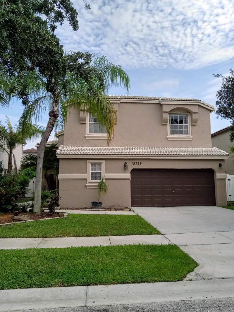 5 bedroom Single Family Residence at 15729 NW Tenth Street, Towngate--Classic Vista, Pembroke Pines — photo 2