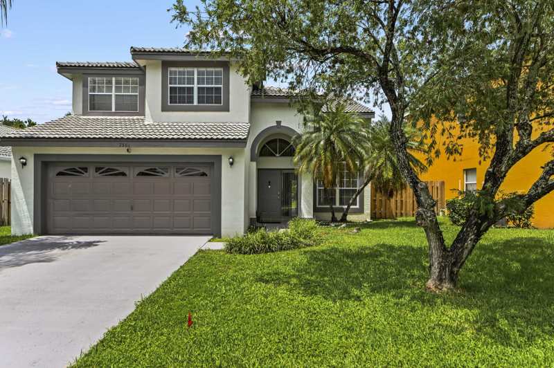 4 bedroom Single Family Residence at 7581 Bristol Bay Lane, Lake Charleston, Lake Worth — photo 1