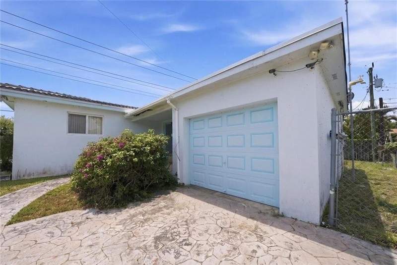 3 bedroom Single Family Residence at 2300 N 57th Terrace, Sheridan Park, Hollywood — photo 3