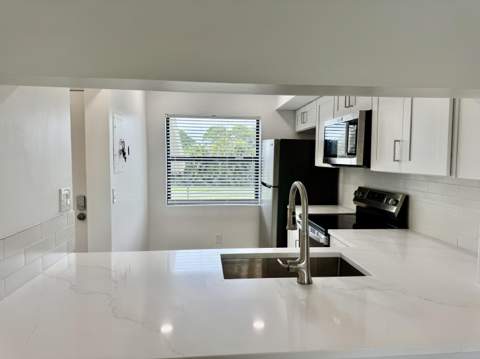 6962 Briarlake Circle #203, Palm Beach Gardens FL - photo 7 of 19
