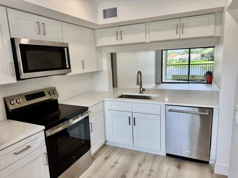 6962 Briarlake Circle #203, Palm Beach Gardens FL - photo 6 of 19