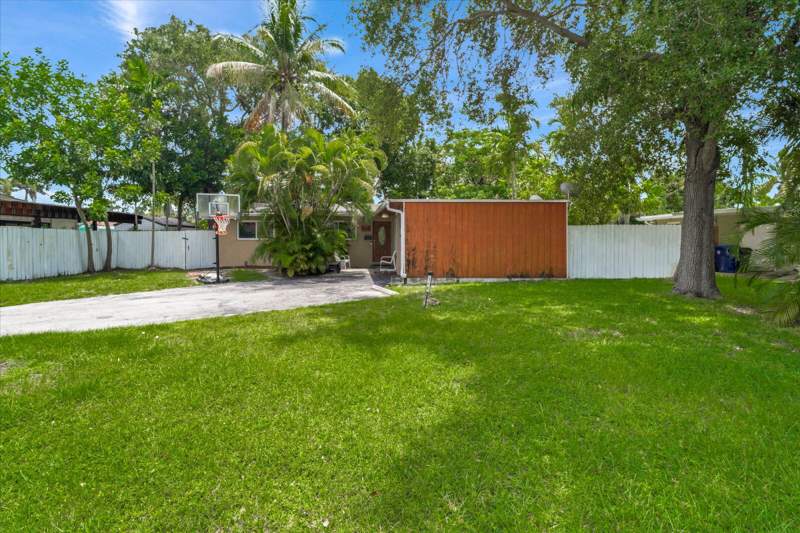 3 bedroom Single Family Residence at 308 NW 27th Street, Babco Heights, Wilton Manors — photo 2