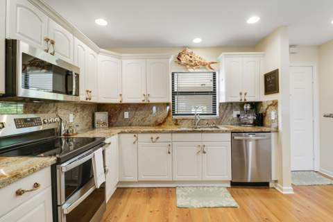 711 Hummingbird Way #201, North Palm Beach FL - photo 21 of 48