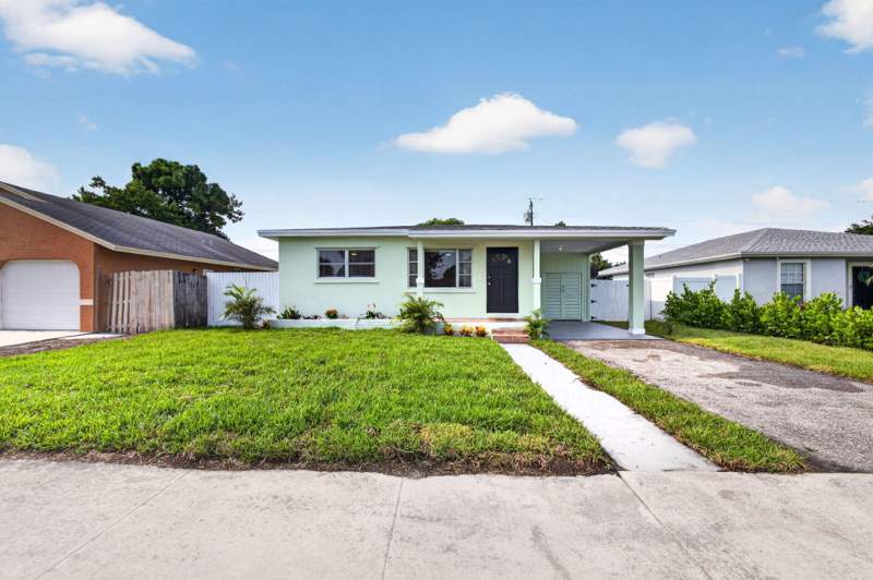 3 bedroom Single Family Residence at 1547 W 10th Street, Harmony Heights, Riviera Beach — photo 2