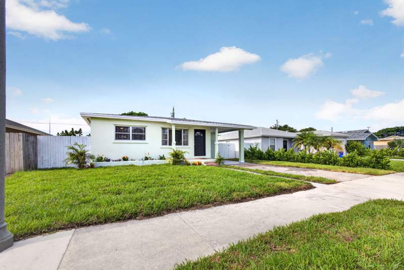 3 bedroom Single Family Residence at 1547 W 10th Street, Harmony Heights, Riviera Beach — photo 4