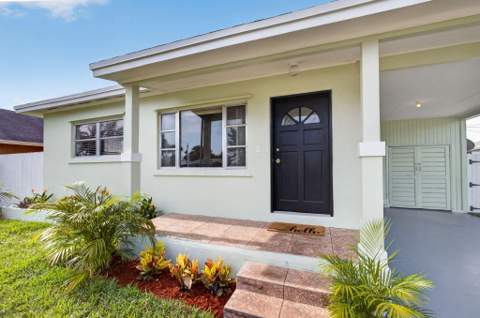 1547 W 10th Street, Riviera Beach FL - photo 6 of 37