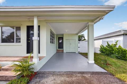 1547 W 10th Street, Riviera Beach FL - photo 7 of 37
