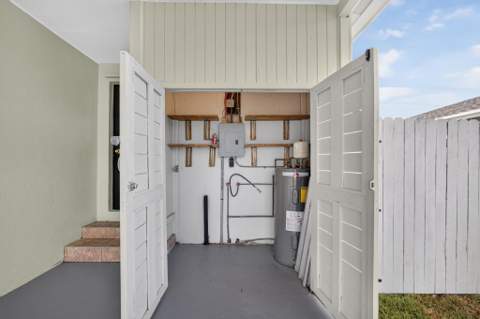 1547 W 10th Street, Riviera Beach FL - photo 8 of 37