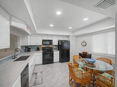 5132 SE Club Way #202, Stuart FL - photo 7 of 34