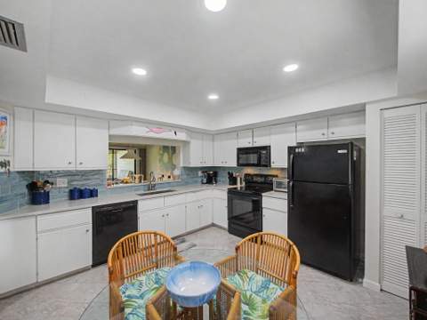 5132 SE Club Way #202, Stuart FL - photo 9 of 34