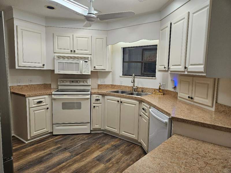 2 bedroom Manufactured Home at 7680 SE Shenandoah Drive, Cambridge At Heritage Ridge, Hobe Sound — photo 2