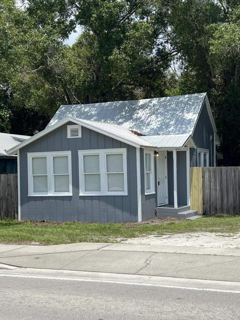 3 bedroom Single Family Residence at 122 N 13th Street, Killer & Demmer'S Subdivision, Fort Pierce — photo 2