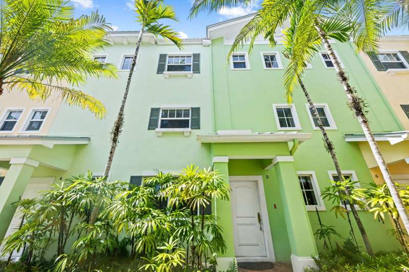 3 bedroom Townhouse at 630 SE 15th Street #5, Everglades Land Sales Co First, Fort Lauderdale — photo 1