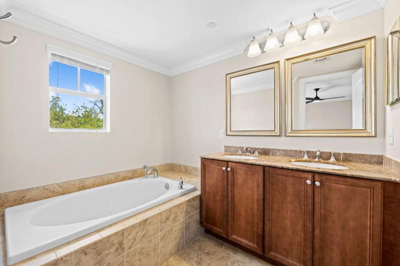 3 bedroom Townhouse at 630 SE 15th Street #5, Everglades Land Sales Co First, Fort Lauderdale — photo 4